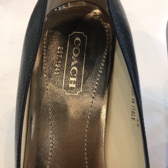Navy and brown Coach pointy toe heel both pair women's size 81/2 but run 9 - Picture 3 of 16